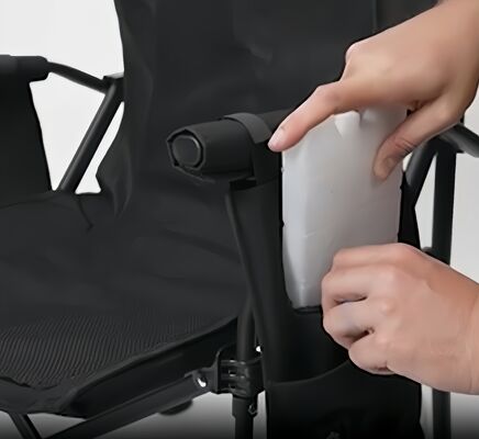 Sedia da campeggio refrigerante dotata di sistema di circolazione dell'acqua senza fili alimentato da USB e zone di raffreddamento a doppia zona per tutto il giorno all'aperto